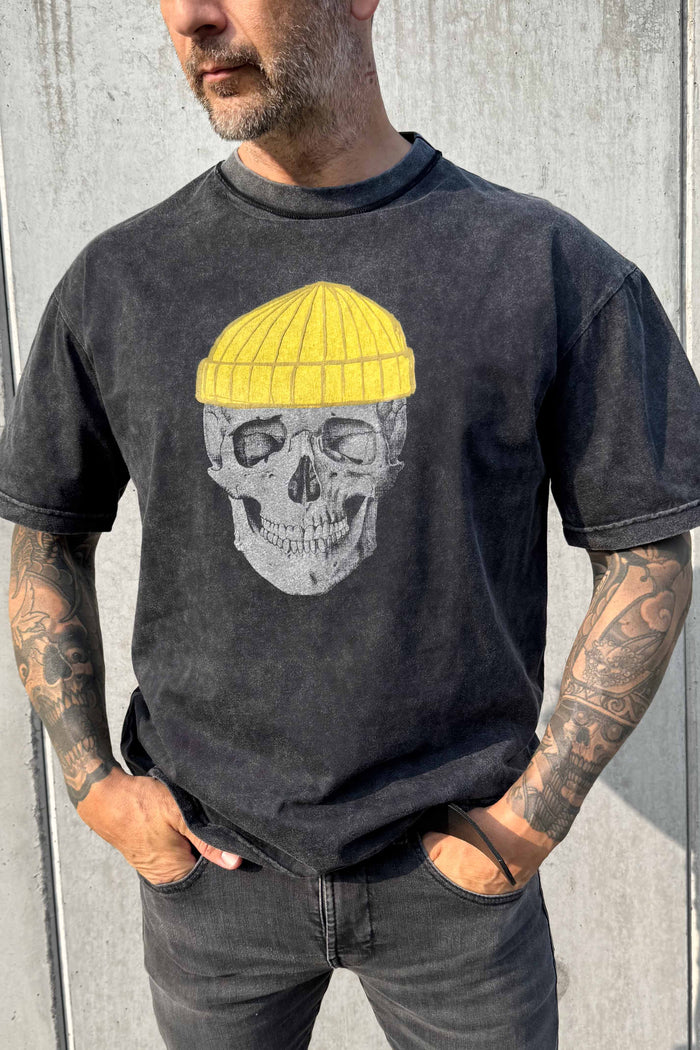 T-SHIRT / SKULL BEANIE