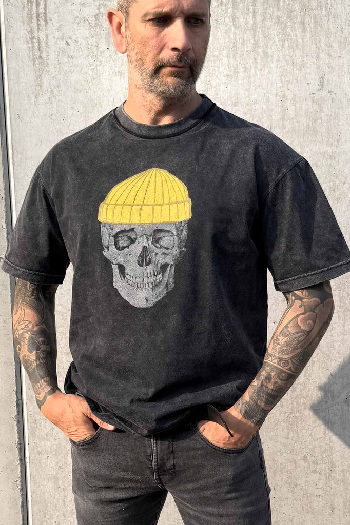 T-SHIRT / SKULL BEANIE